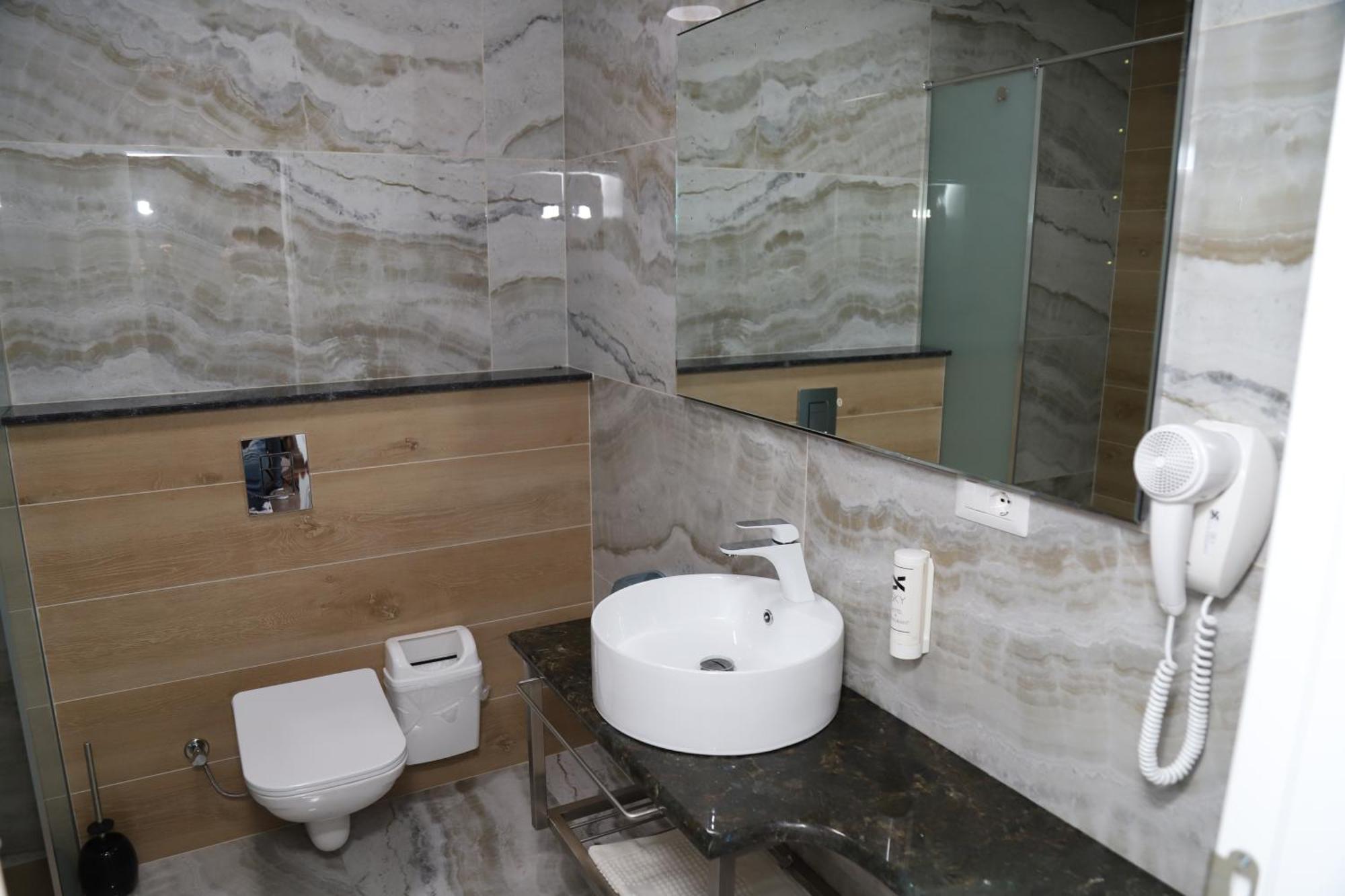 Sky Hotel Prizren Extérieur photo