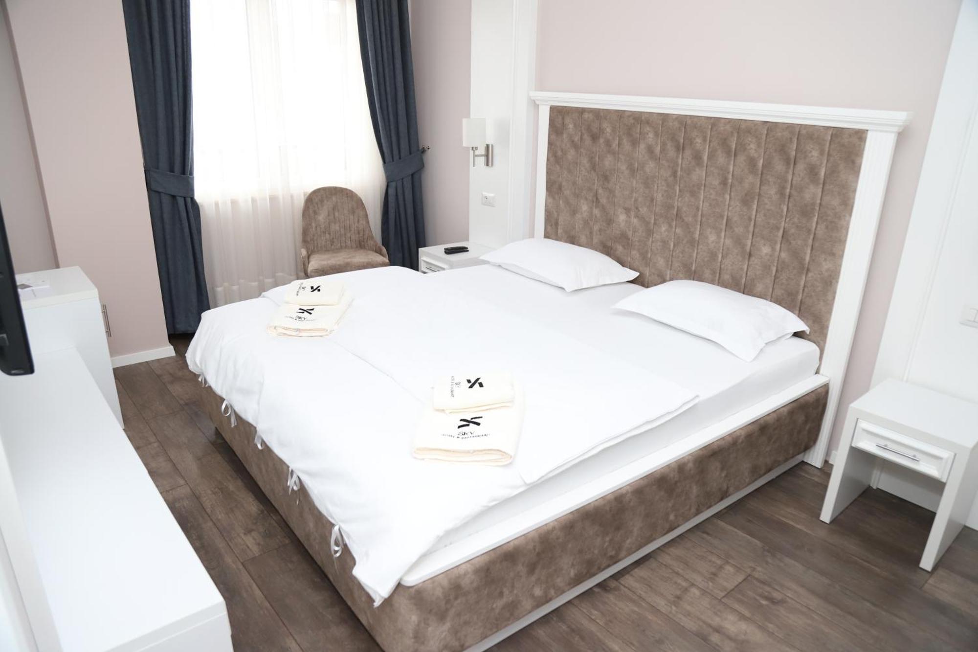 Sky Hotel Prizren Extérieur photo