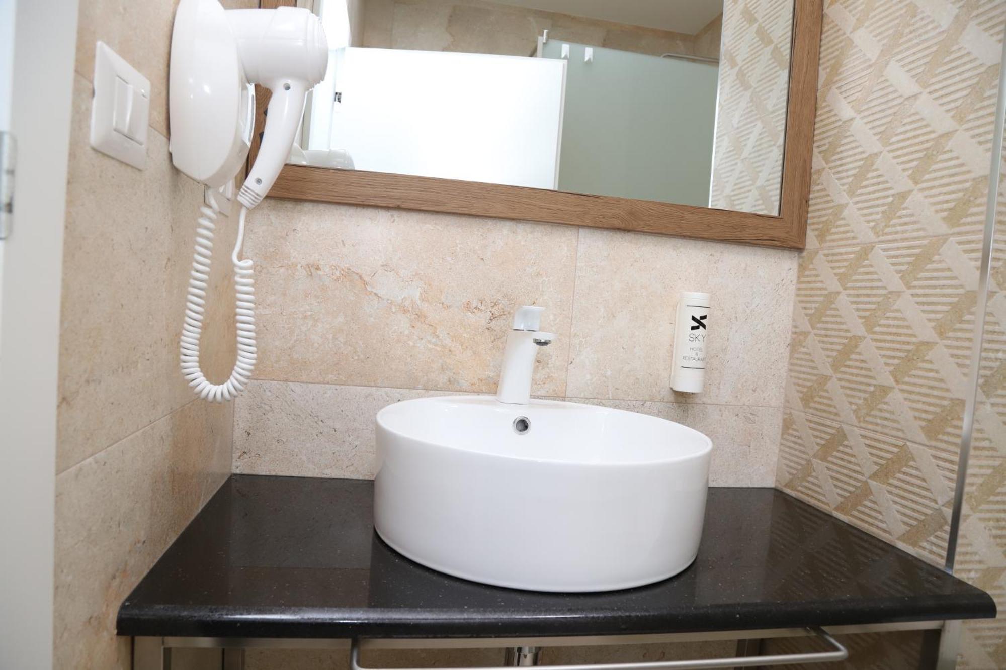 Sky Hotel Prizren Extérieur photo
