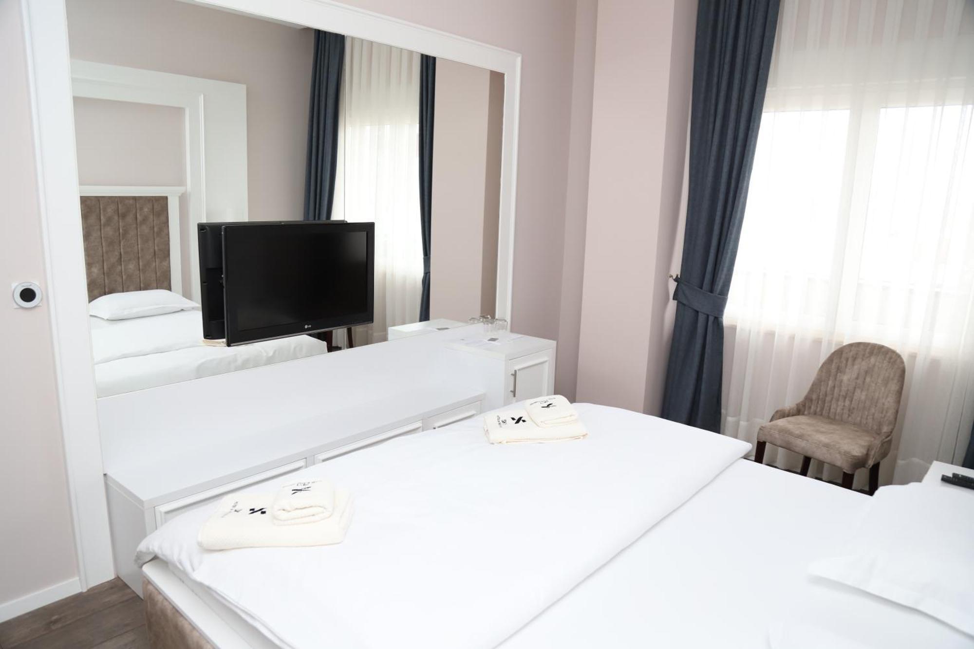 Sky Hotel Prizren Extérieur photo