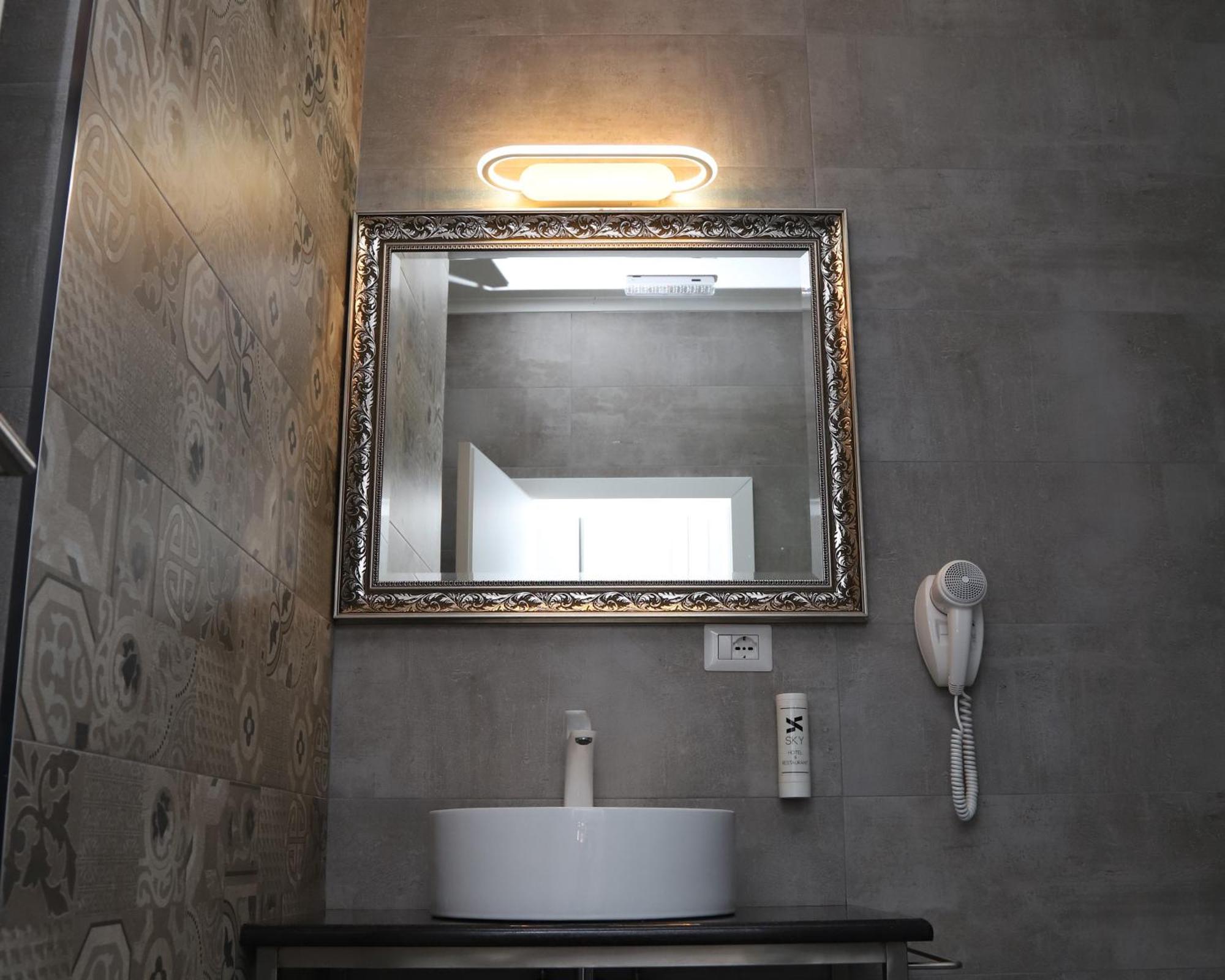 Sky Hotel Prizren Extérieur photo