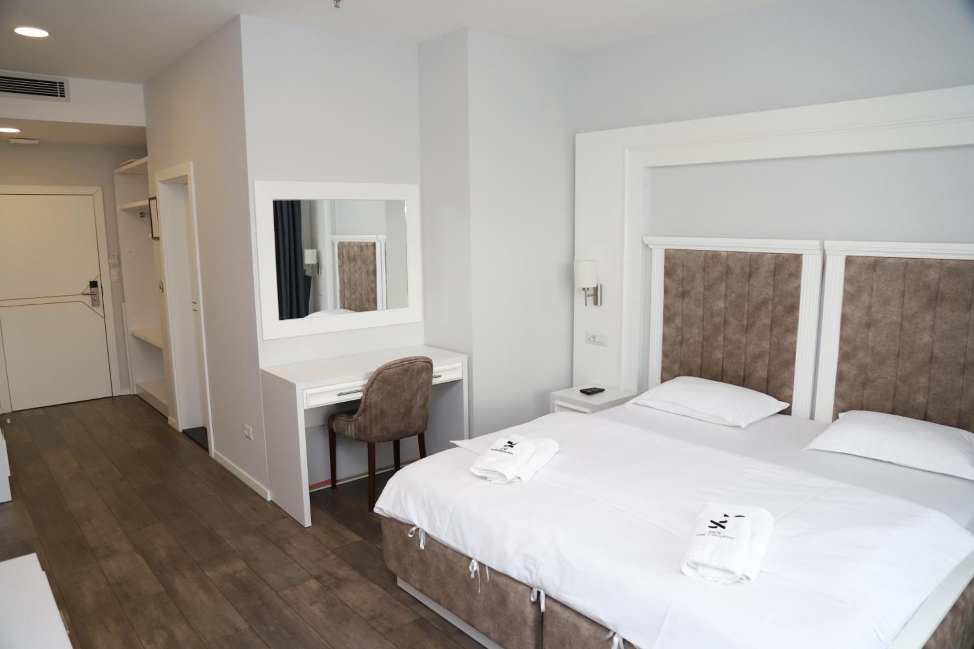Sky Hotel Prizren Extérieur photo