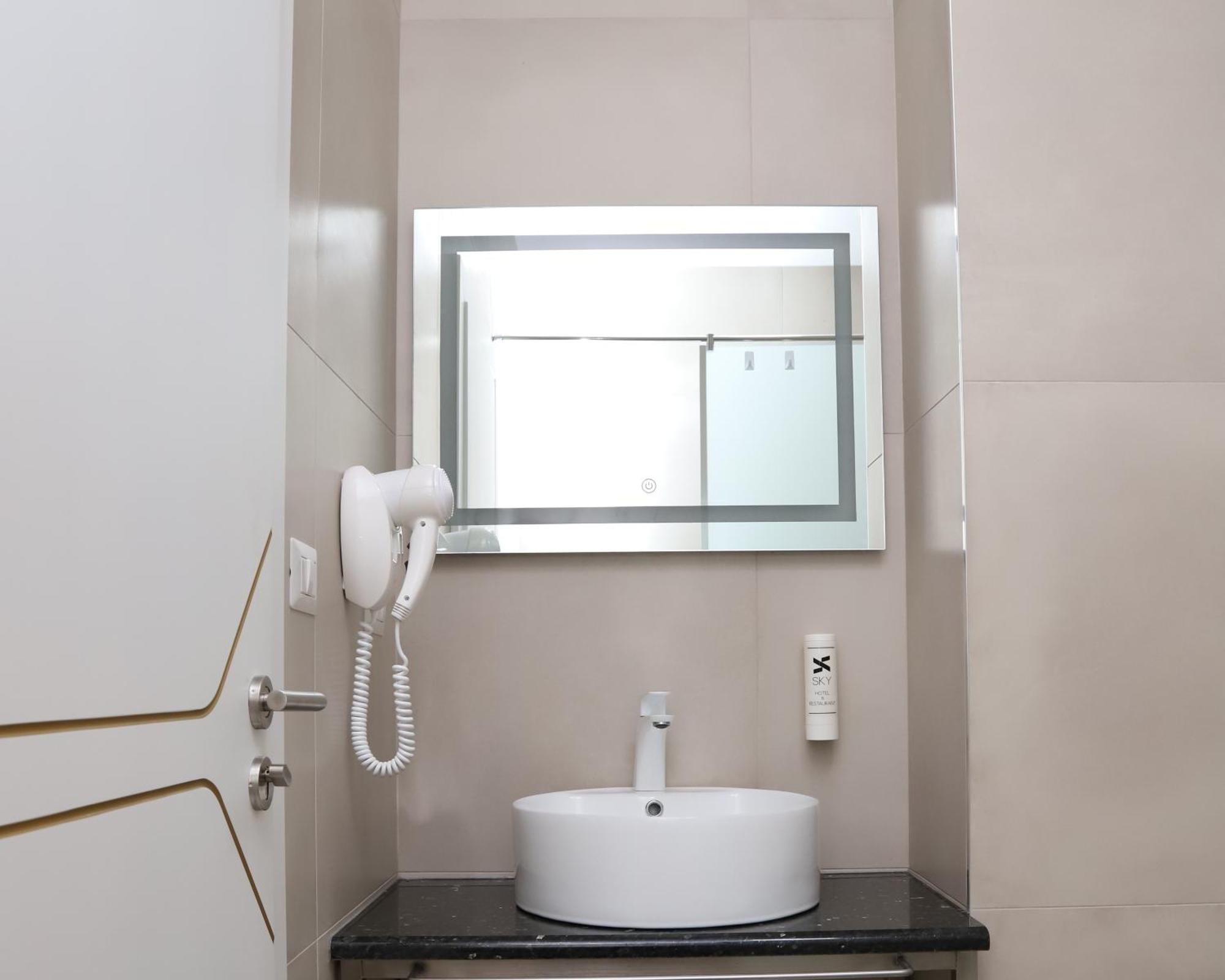 Sky Hotel Prizren Extérieur photo