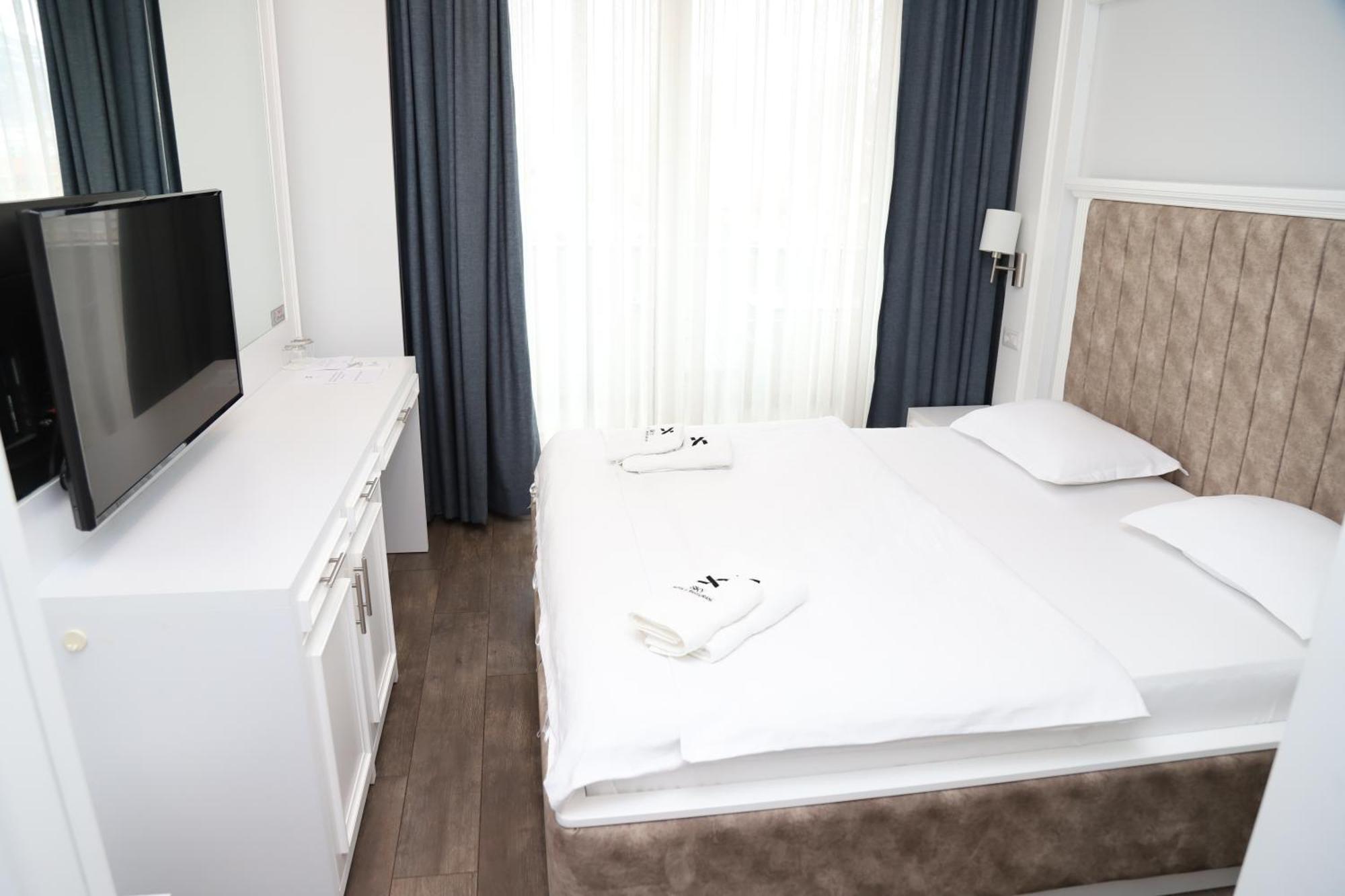 Sky Hotel Prizren Extérieur photo