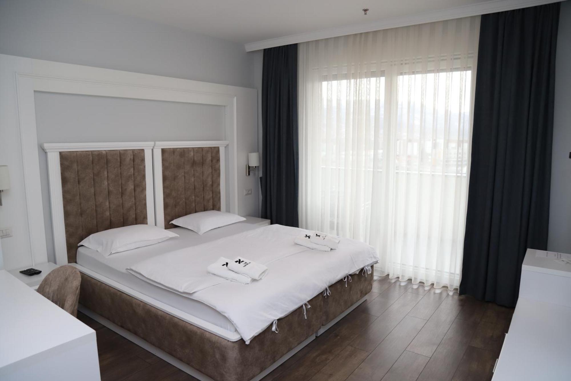 Sky Hotel Prizren Extérieur photo
