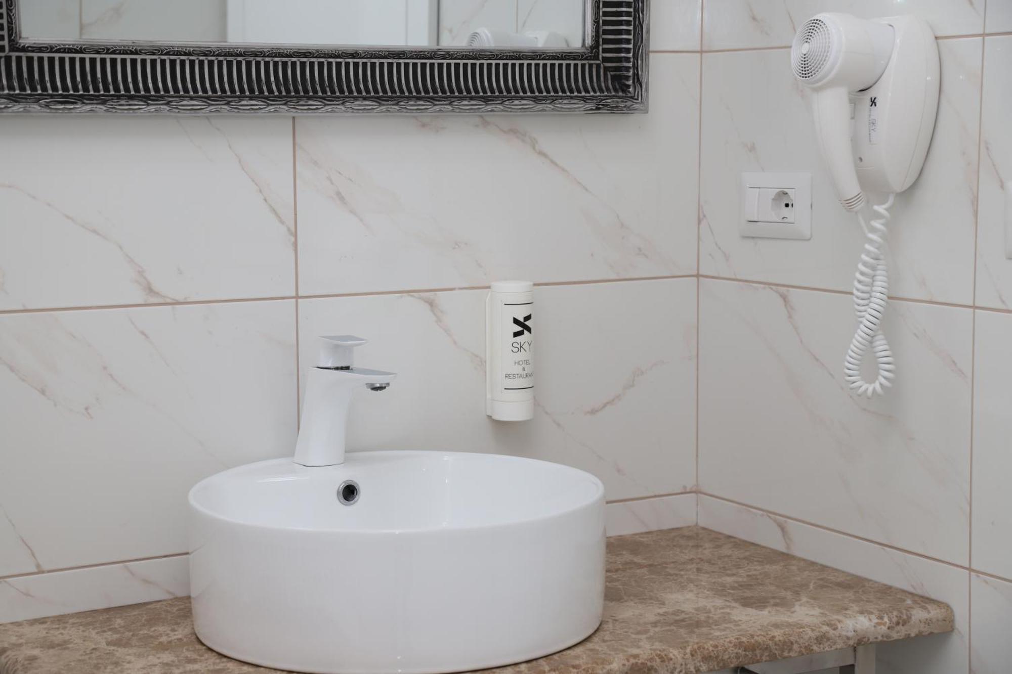 Sky Hotel Prizren Extérieur photo