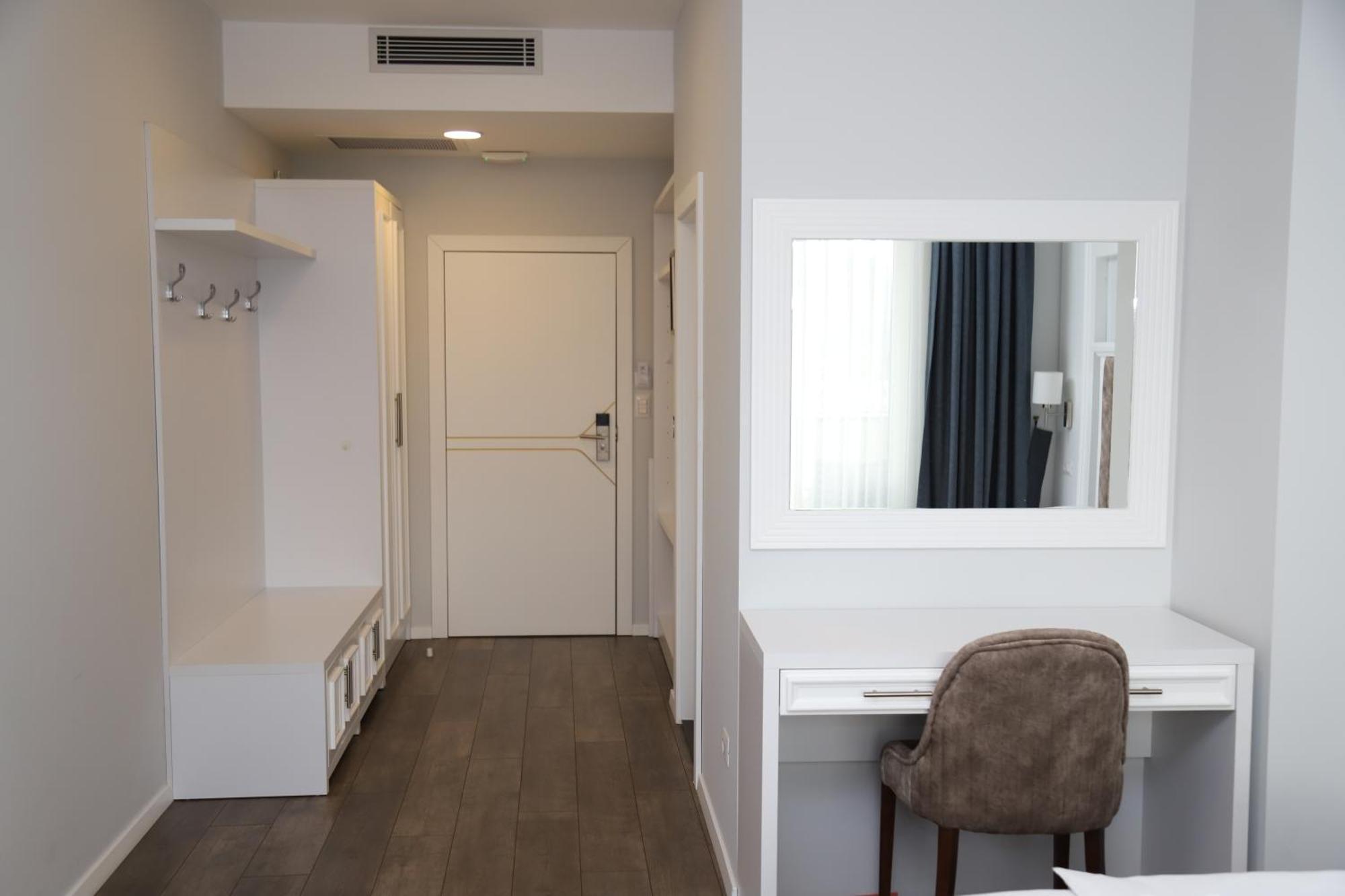 Sky Hotel Prizren Extérieur photo
