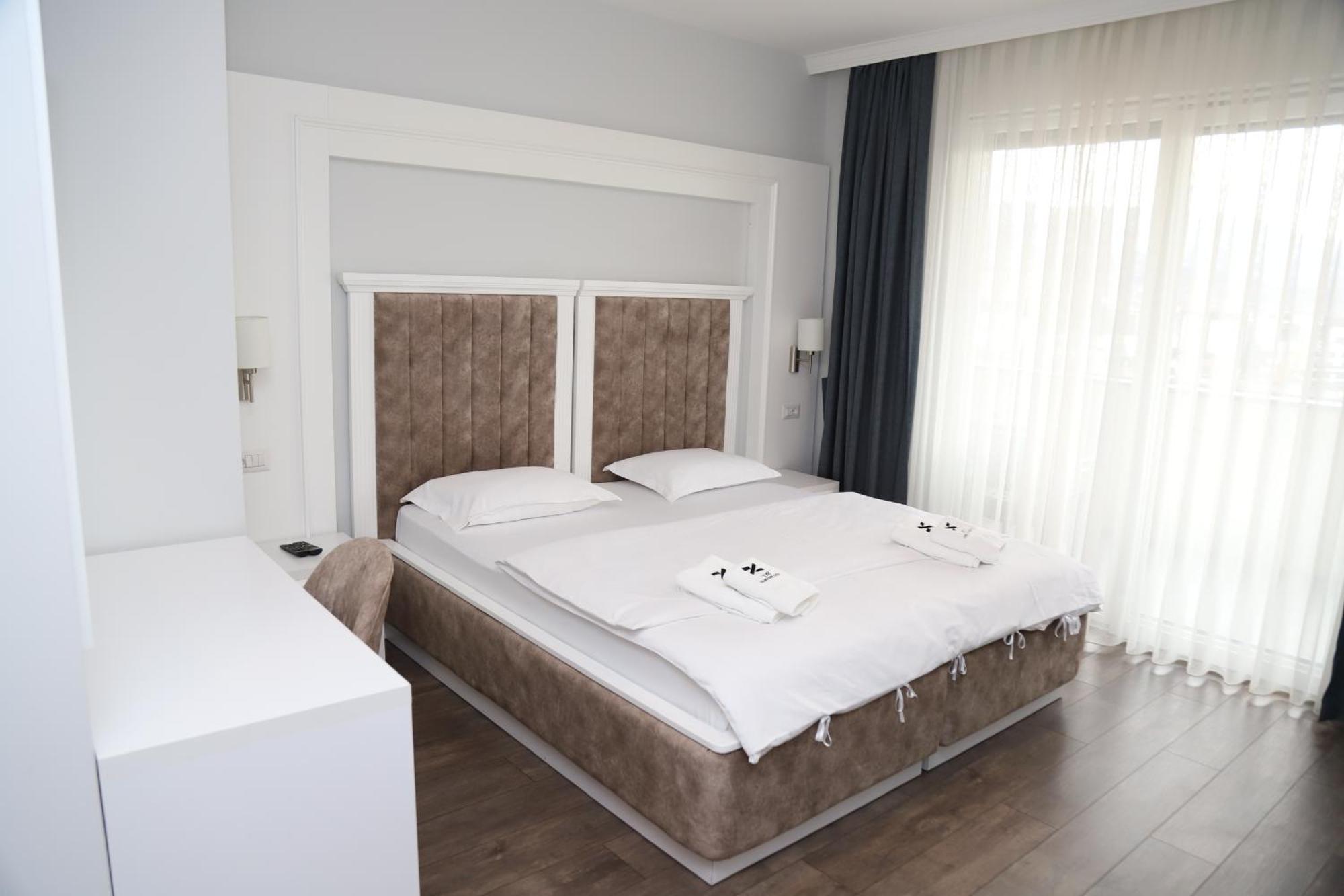 Sky Hotel Prizren Extérieur photo