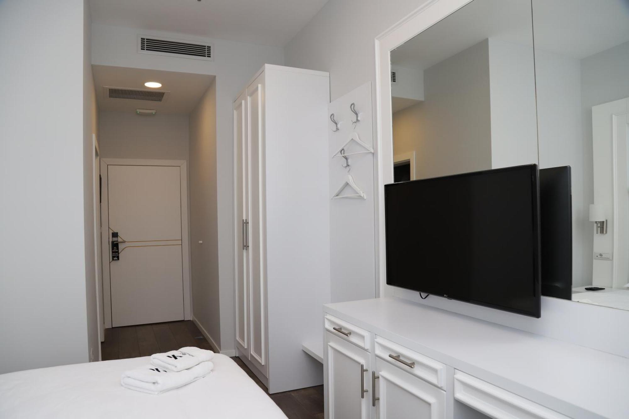 Sky Hotel Prizren Extérieur photo
