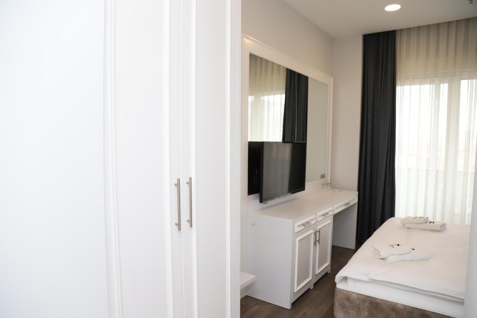 Sky Hotel Prizren Extérieur photo