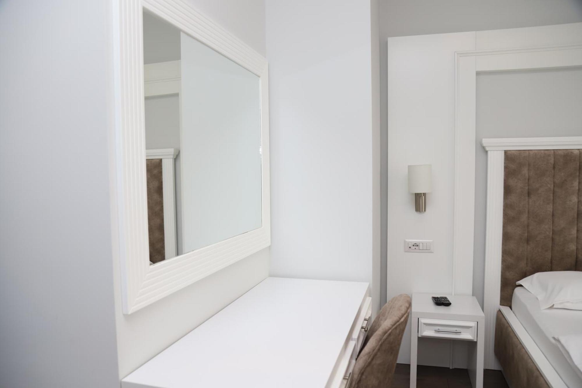 Sky Hotel Prizren Extérieur photo