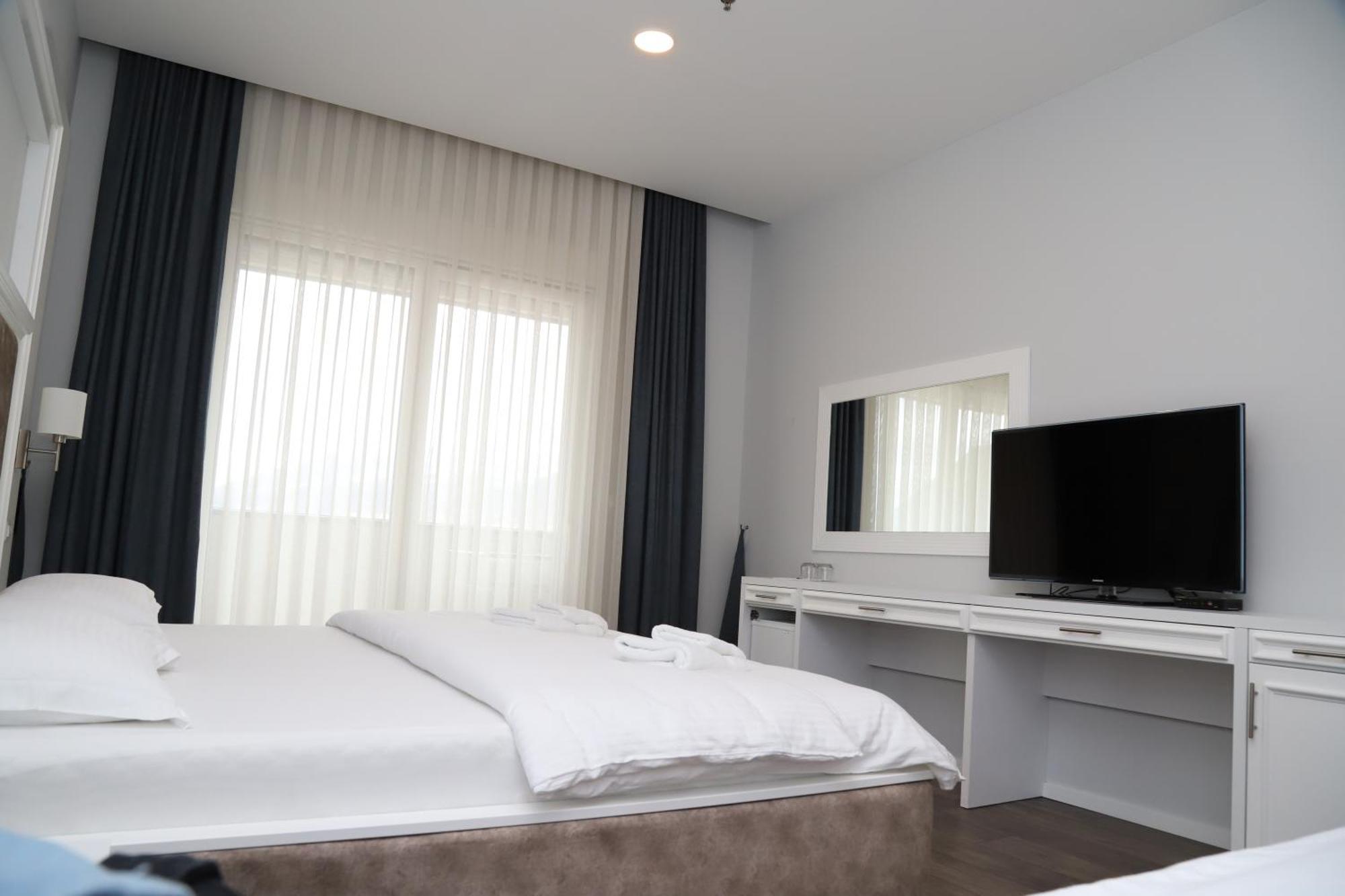 Sky Hotel Prizren Extérieur photo
